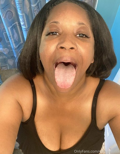 vickibamxxx onlyfans model images