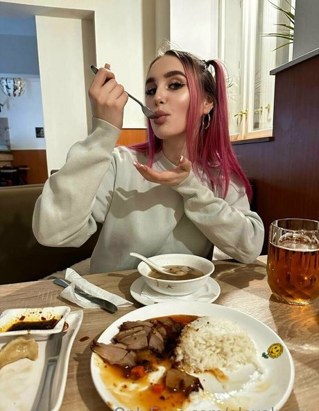 alexalungu onlyfans photo