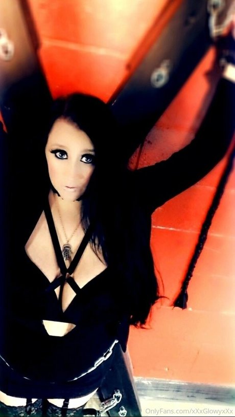xxxglowyxxx onlyfans model photos
