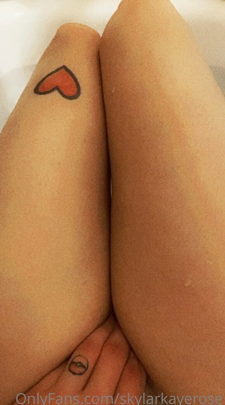 skylarkayerose only fans pictures