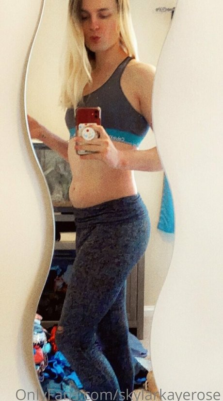skylarkayerose onlyfans leak