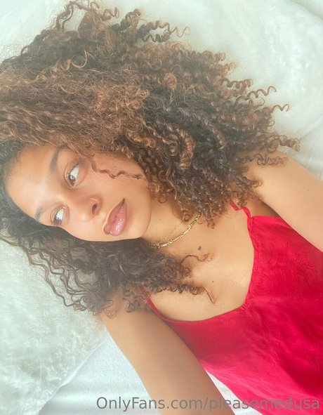 pleasemedusa onlyfans topless