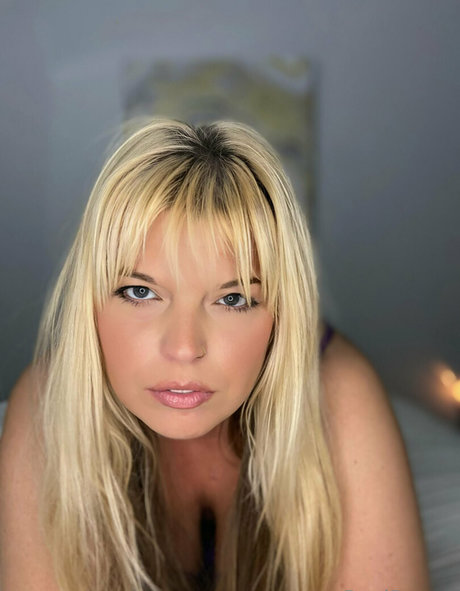 roxirenay onlyfans nude photos