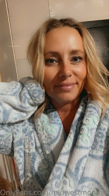 midwestmomfree onlyfans photos