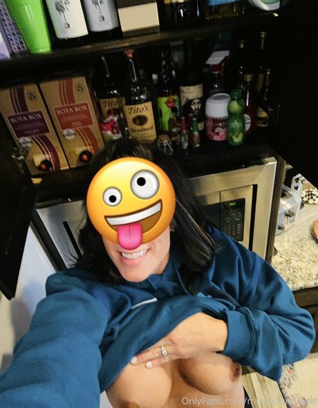 MrsAvaAndrews naked onlyfans pics