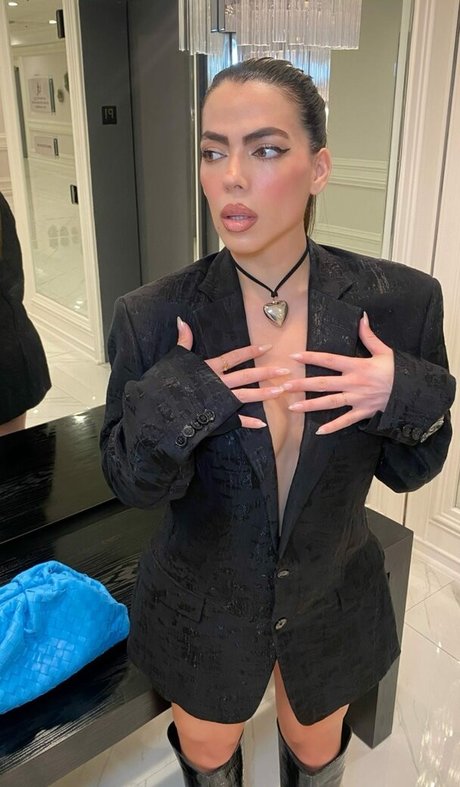 danellaurbaytv onlyfans nude pictures