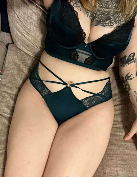 lleykt421 onlyfans pics