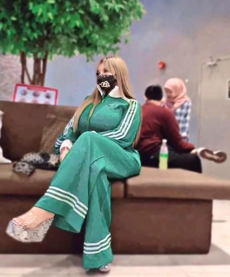 MekSarrah onlyfans pics