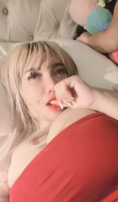 MekSarrah naked onlyfans leaked