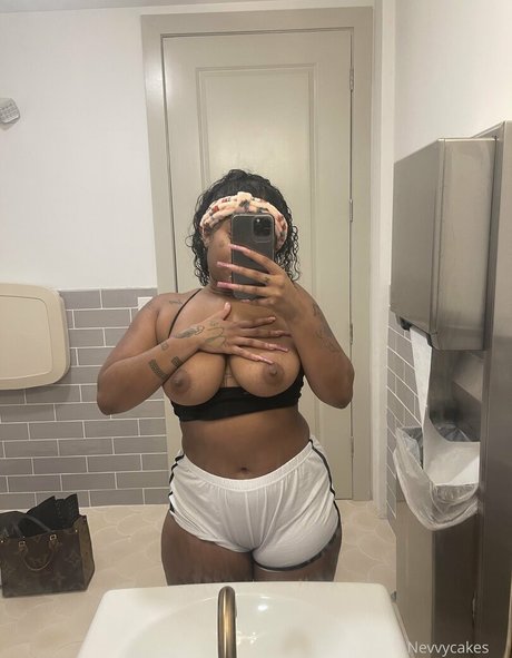 Nevvycakes only fans naked
