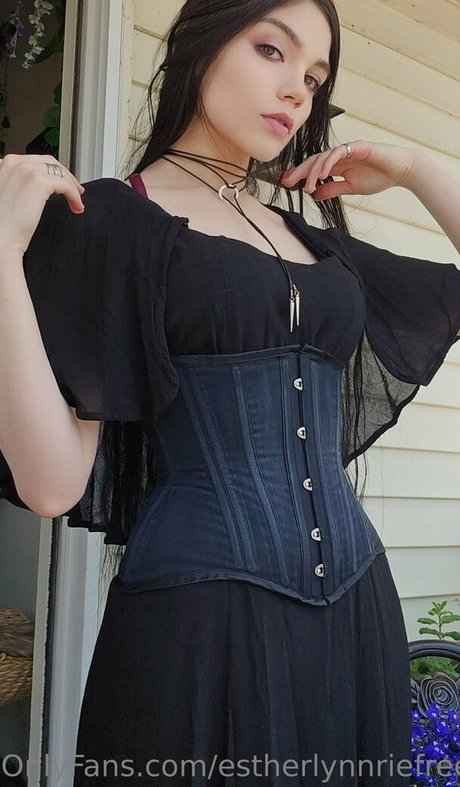 estherlynnriefree nude onlyfans leak