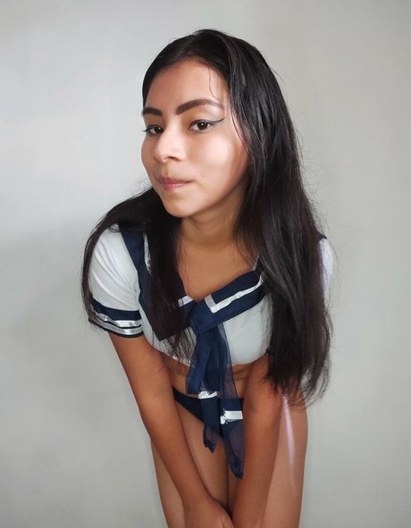 emilipetitefree only fans pic