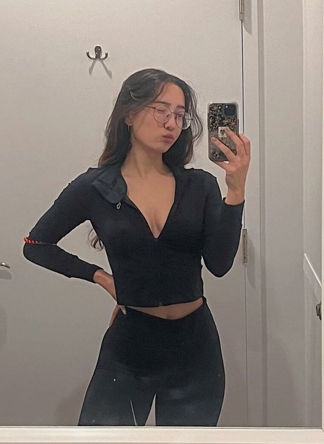 Sabrina Pezeshkian onlyfans strip