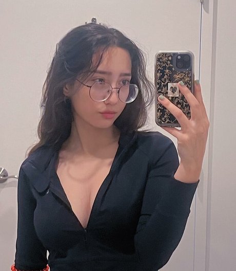 Sabrina Pezeshkian onlyfans leaked