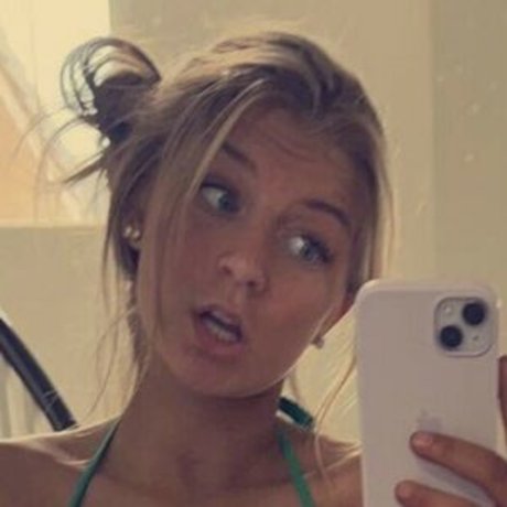 Sarah Lindstrom onlyfans photos