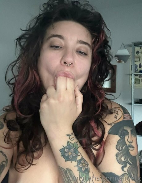 alicetx onlyfans model photo