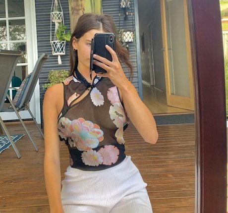 Steph Mandich onlyfans striptease