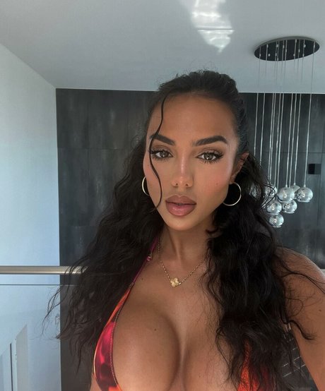 Arianna Ajtar onlyfans naked