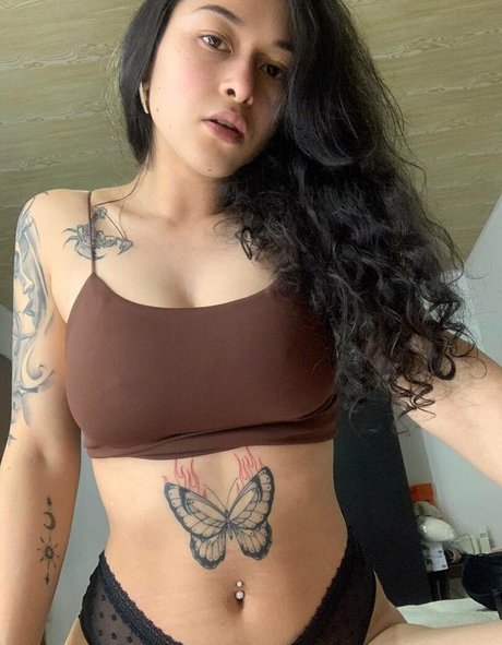 aribunnyyyy onlyfans striptease