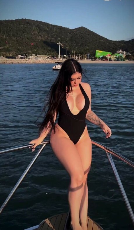 Larissa Peyerle nude leaked onlyfans