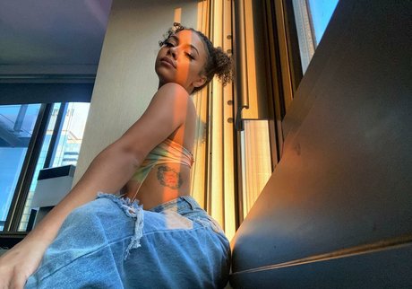 Alix Lapri onlyfans content