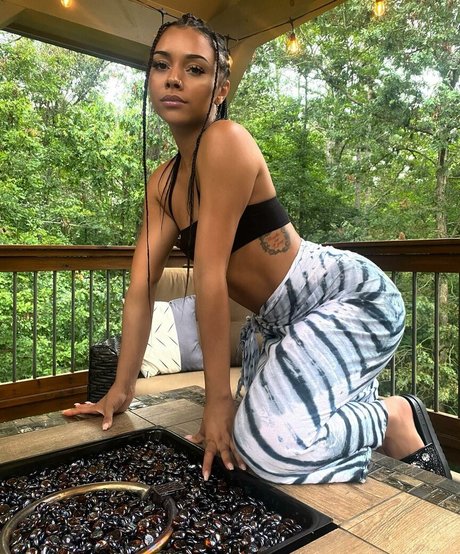 Alix Lapri onlyfans strip