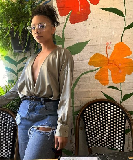 Alix Lapri onlyfans strip