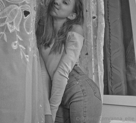 anna ellie onlyfans desnuda