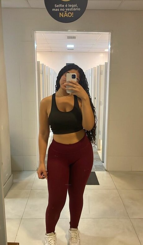 cfMoreninha onlyfans pics leaked