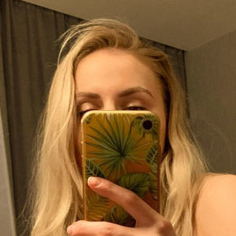 Lady Parrot onlyfans leakd