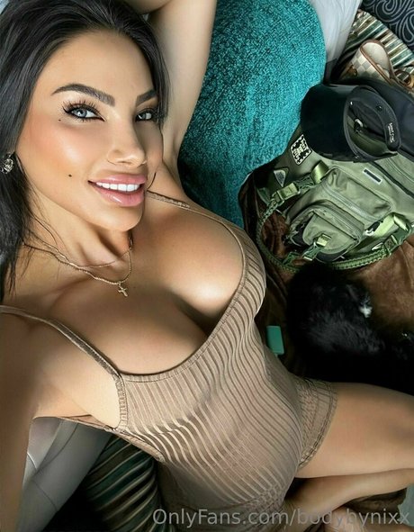 bodybynixx onlyfans striptease