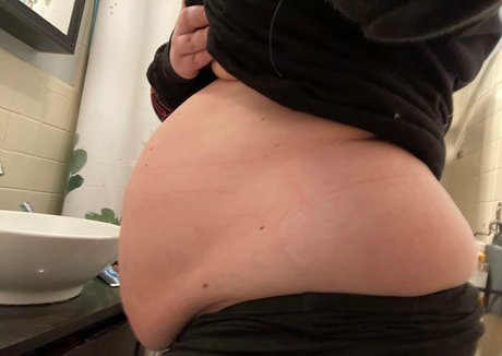 ellesbelly onlyfans pics