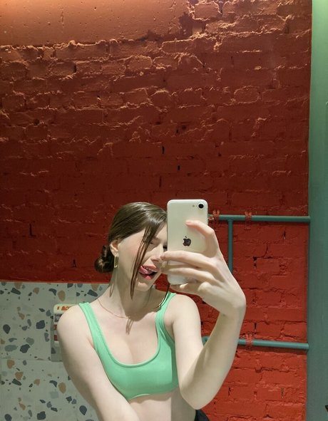 Hot Pearl onlyfans leakd