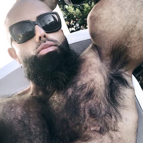 Bearded Huge muscle onlyfans nudes