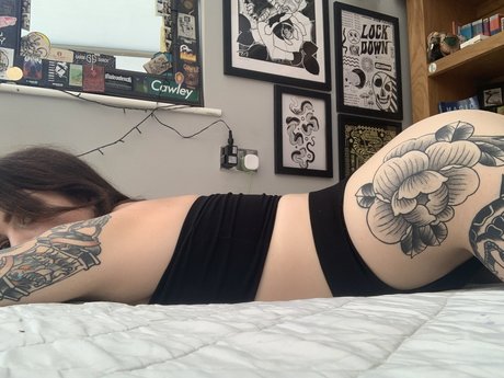 Badmoon_ only fans pics