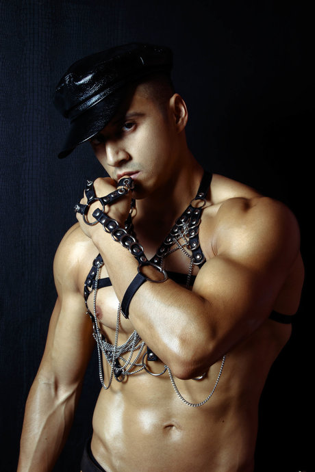 The Mystery Man onlyfans topless