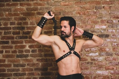 Dominus Eros onlyfans strip tease