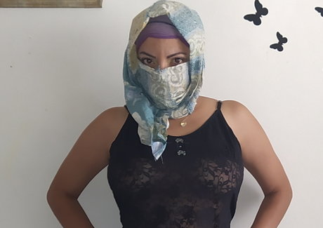 Real Naughty Muslim Wifey X only fans nudes