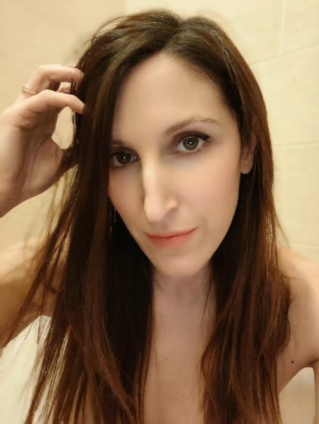 Dans l oeil de Sacha naked onlyfans leaks