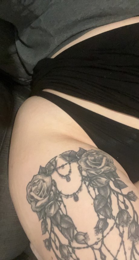 Curvyausqueen only fans naked