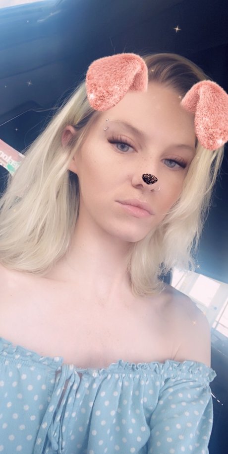 EllaWoodsXXX onlyfans leak new