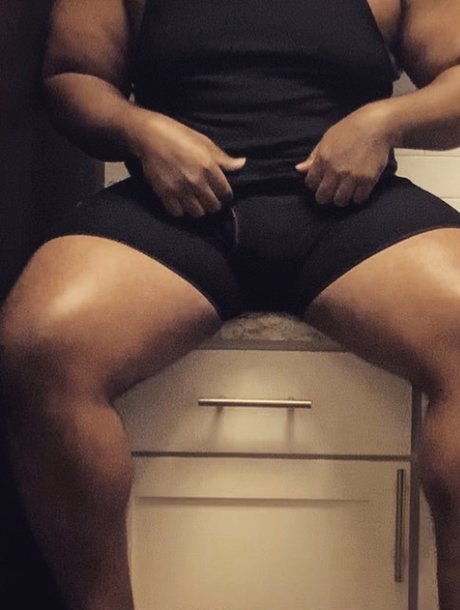 BullyWithaBelly95 onlyfans topless