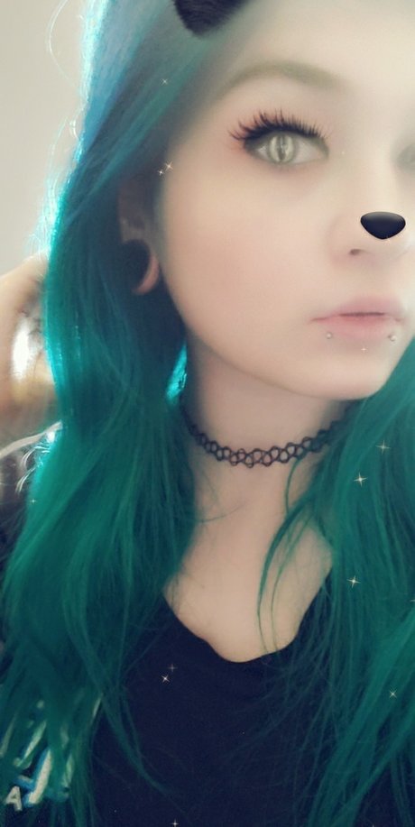 Blue Haired Beauty onlyfans leajs