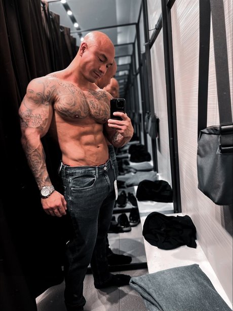 DADDY DEAN THAI onlyfans tits