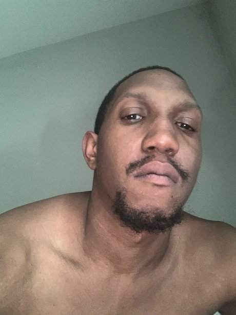 Donovan Riser onlyfans model