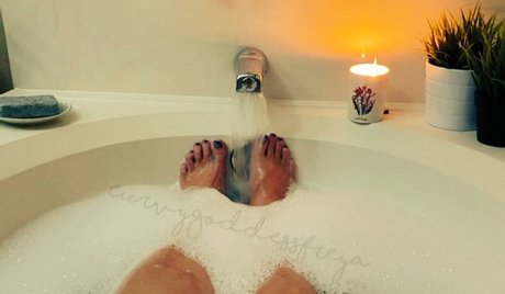 Curvy Goddess Freya_ onlyfans post