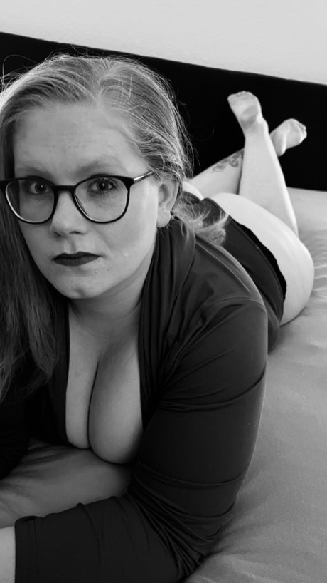 CurvyLeo93 on onlyfans