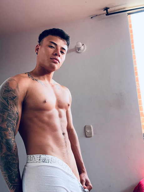 Cristian Bravo escobar onlyfans striptease