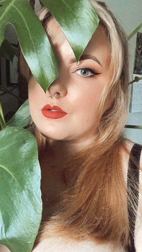 Curvy Meg only fans leaks