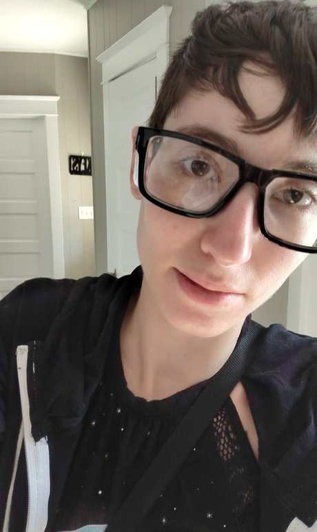 Eiko Tenshi onlyfans strip